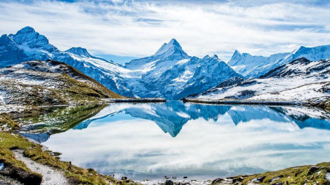 Sông băng trên núi Alps, Thụy Sĩ: Trong vài thập niên nữa, núi Alps được dự báo sẽ không còn băng tuyết bao phủ. Theo tạp chí National Geographic, tốc độ biến mất của băng ở đây là 3%/năm.
