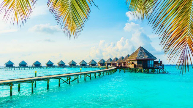 Maldives: Quốc gia Nam Á nổi tiếng với các bãi biển đẹp và khu nghỉ dưỡng sang trọng bậc nhất thế giới. Nhưng mực nước biển dâng đang đe dọa tương lai của các hòn đảo thấp.