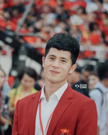 Nổi bật trên sóng truyền hình: Đình Trọng tô son hay sắc môi &#34;em hồng&#34;? - 2
