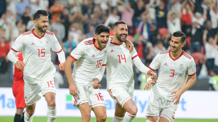 ĐT Việt Nam - Iran: Đối thủ kỳ lạ, không được đi giày Nike - 1