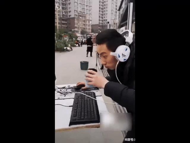 Video Clip Cười - Tình huống hài hước khó đỡ khiến người khác cười ngả nghiêng