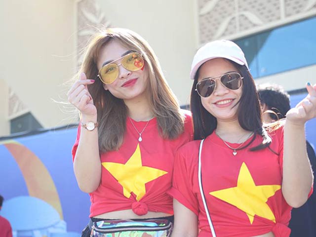 Bóng đá - Bóng hồng Việt Nam - Iran khoe sắc rợp trời Abu Dhabi ở đại chiến Asian Cup