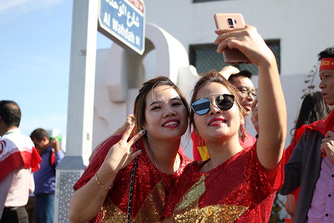 Trực tiếp fan Việt Nam từ sân Al-Nahyan (UAE): Sôi sục trên khán đài - 3