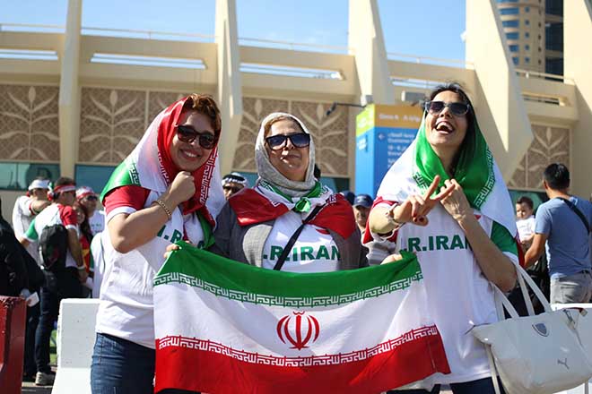 Trực tiếp fan Việt Nam từ sân Al-Nahyan (UAE): Sôi sục trên khán đài - 6