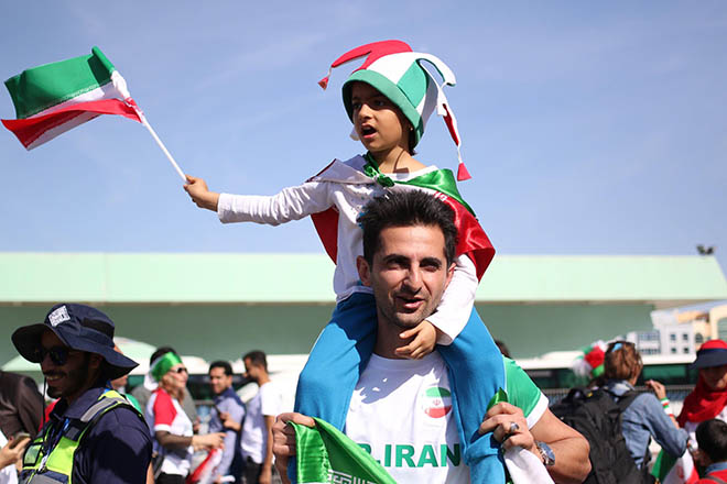 Trực tiếp fan Việt Nam từ sân Al-Nahyan (UAE): Sôi sục trên khán đài - 7