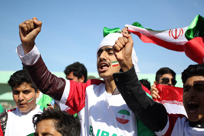 Trực tiếp fan Việt Nam từ sân Al-Nahyan (UAE): Sôi sục trên khán đài - 9