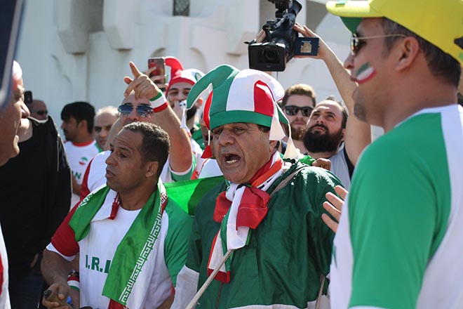 Trực tiếp fan Việt Nam từ sân Al-Nahyan (UAE): Sôi sục trên khán đài - 5