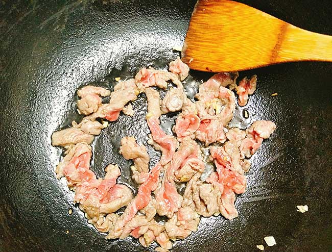 Đổi bữa với rau càng cua trộn thịt bò ngọt mát - 4