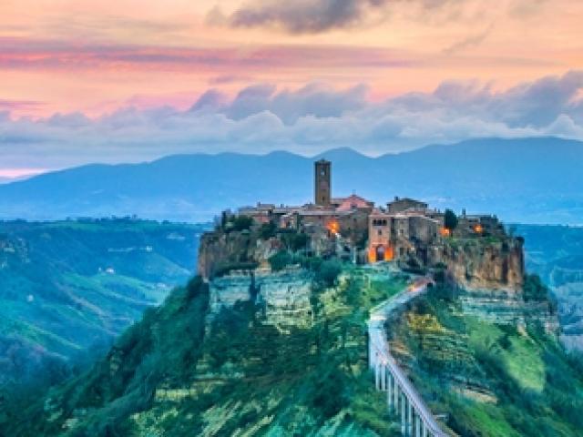 Du lịch - "Viên ngọc trên đồi" của nước Ý