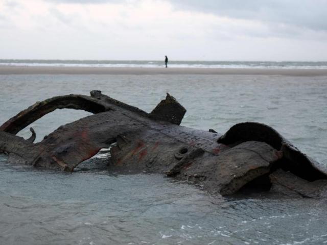 Thế giới - Tàu ngầm từ thời Thế chiến 1 của Đức bỗng "trồi lên" ở bãi biển Pháp