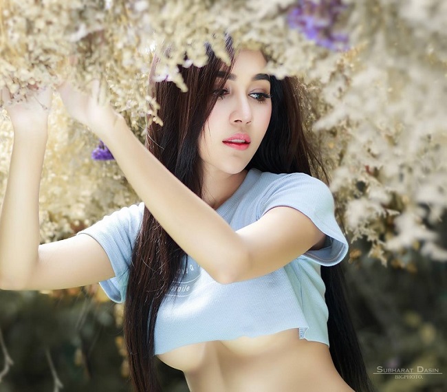 Thời gian gần đây, mốt áo này cũng khiến chị em châu Á phát cuồng, trong đó có Thái Lan, Trung Quốc, Việt Nam...Theo anh chàng stylist trẻ Benny Vick: &#34;Với hot trend này, người thấy nó đẹp, rất thời trang, người thì ngược lại, thấy nó hở hang... đánh giá sao thì do tư duy và cách nhìn của mỗi người.&#34;