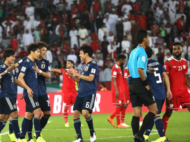 Bóng đá - Asian Cup, Oman - Nhật Bản: Khoảnh khắc bước ngoặt, trọng tài 2 lần "gây bão"