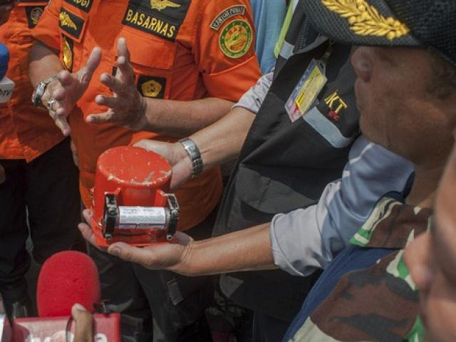 Máy bay Indonesia chở 189 người rơi: Tìm thấy hộp đen thứ 2