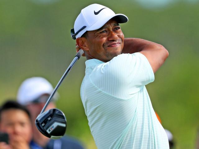 Thể thao - 10 cú đánh lưu danh thiên cổ của Tiger Woods: Siêu sao khác người phàm