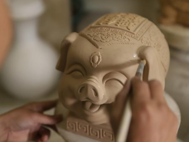 Thị trường - Tiêu dùng - Lợn đất gần 100 triệu đồng đại gia Hà thành chi tiền rước về có gì đặc biệt?