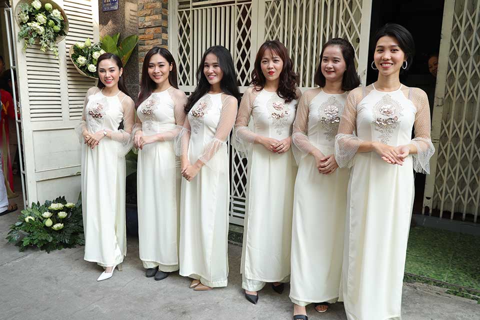 Chồng doanh nhân Ấn Độ đi cùng dàn bê tráp đến hỏi cưới Võ Hạ Trâm - 4