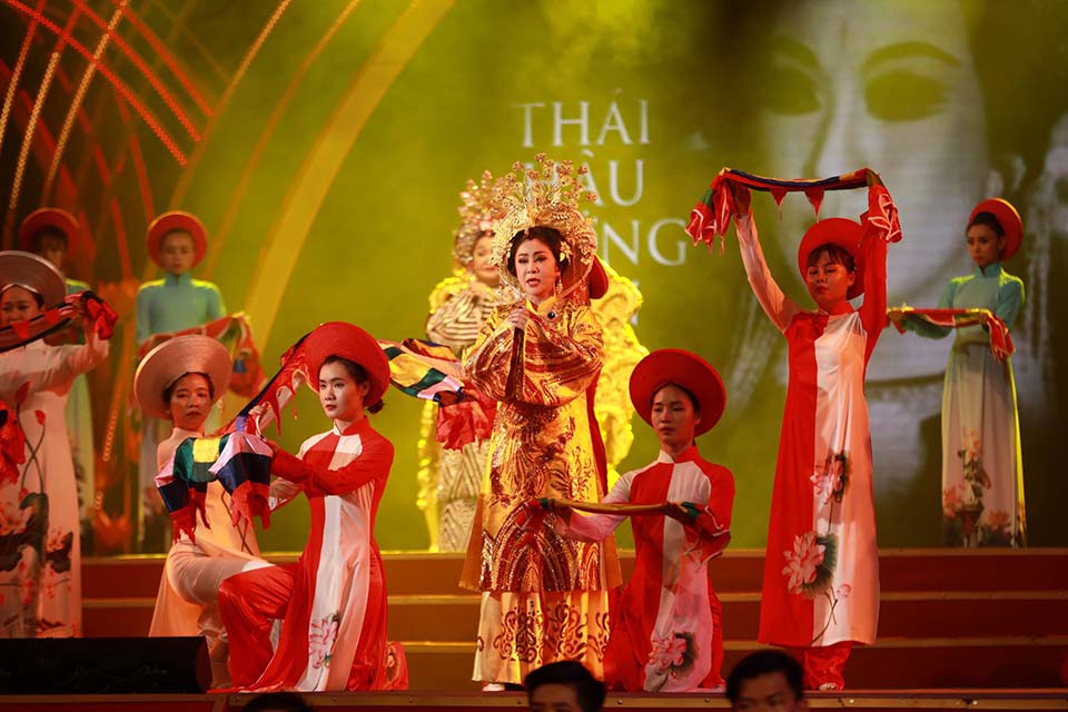 Dàn nghệ sĩ đình đám ghi dấu 100 năm cải lương ở phố đi bộ Nguyễn Huệ - 2