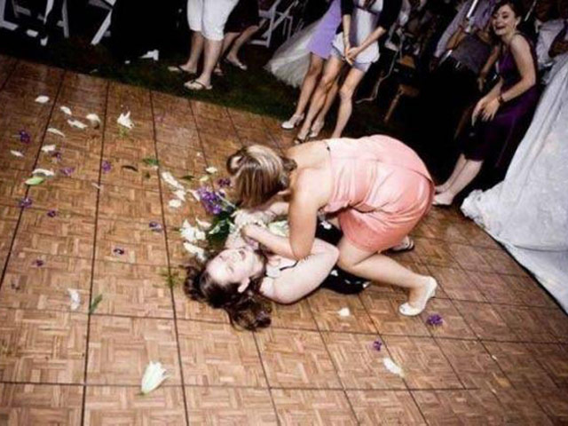 Tranh vui - Bật cười với những cô nàng "oái oăm" nhất trên đời