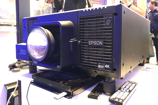 Epson khoe máy chiếu 4K có độ sáng &#34;khủng&#34; nhất thế giới - 1