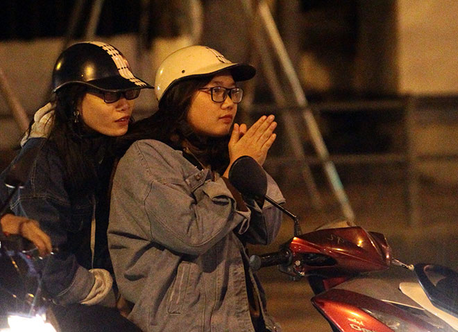 Nóng 24h qua: Con cá tra dầu khổng lồ xuất hiện ở Lào Cai, cả chục người mới khênh được - 4