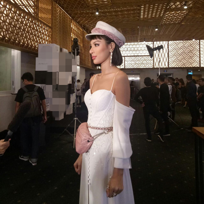 Trong sự kiện trao giải Elle Style Awards hồi tháng 6.2018, Khả Trang bị BTC mời khỏi thảm đỏ vì lý do không có tên trong danh sách khách mời và "ghế ngồi của tất cả khách đều đã được dán tên".