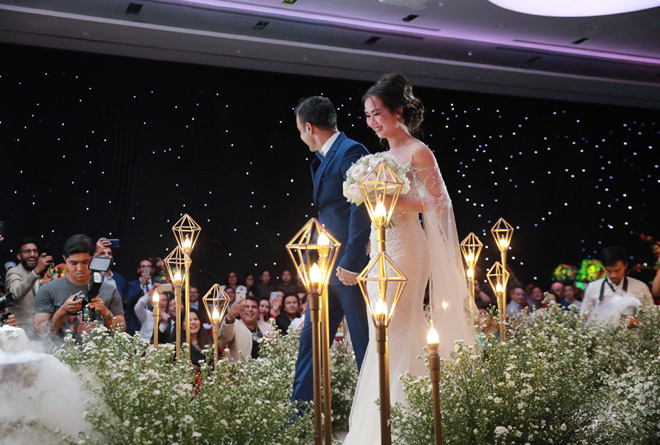 Võ Hạ Trâm bật khóc trong tiệc cưới "thiên đường" cùng chồng doanh nhân Ấn Độ - 15