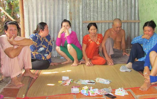 Khi "đỏ đen" tràn về làng quê - 2