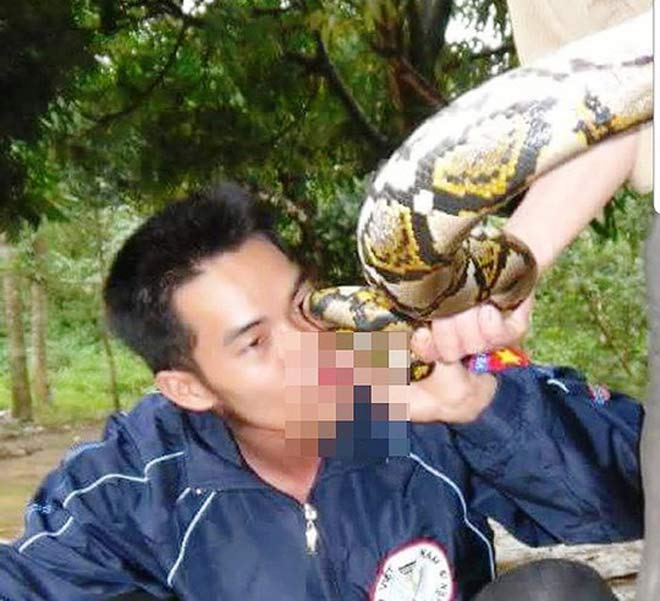 Đối tượng giết trăn quý, uống máu khoe Facebook bị bắt vì chở "hàng nóng" - 1