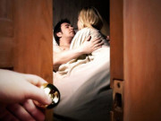 Phát hiện nhân tình của chồng nhờ kiểm tra thùng gạo