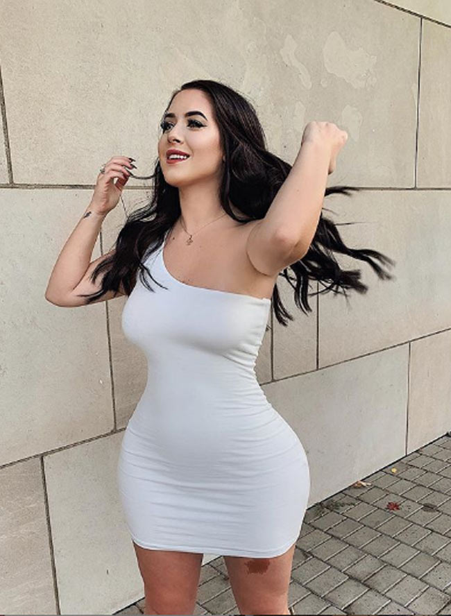 Người đẹp yêu thích những mẫu váy bodycon tôn số đo thần Vệ Nữ.