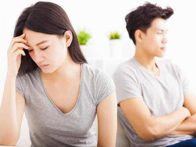 Bạn trẻ - Cuộc sống - Bức bối vì nữ đồng nghiệp thường xuyên gọi cho chồng lúc nửa đêm