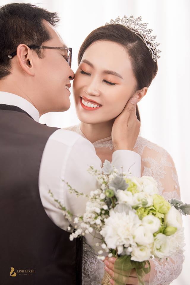 NSND Trung Hiếu bất ngờ công bố ảnh cưới với cô dâu xinh đẹp kém 19 tuổi - 1