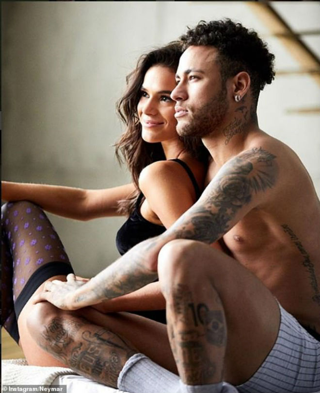 Bạn gái mới của Neymar: Mỹ nhân nghiện xăm trổ kiêm chuyên gia &#34;sống ảo&#34; - 1