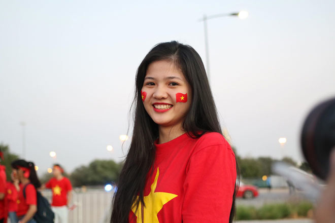 Trực tiếp từ sân Hazza, UAE: Fan Việt Nam hùng hậu gây sốt - 7