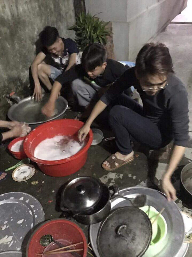 Đàn ông rửa bát hậu đám cưới ở Thái Bình "gây bão" mạng - 3