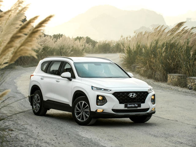 Giá xe Hyundai SantaFe 2019 cập nhật mới nhất sau khi ra mắt thị trường ô tô Việt