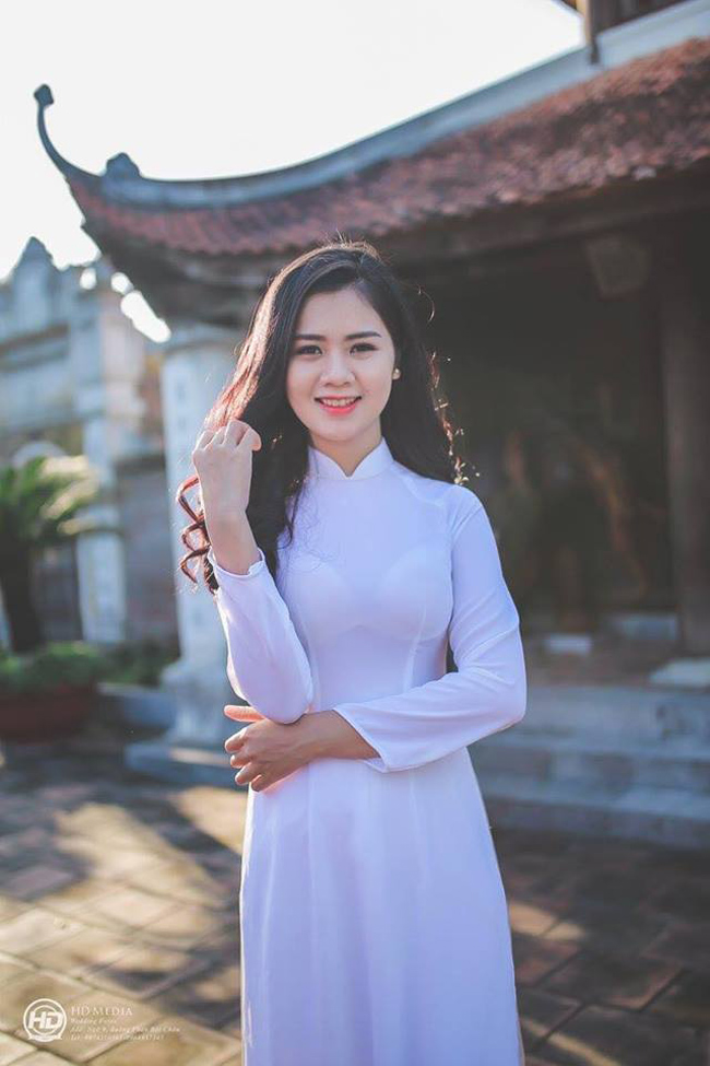Anh gặp Thùy Phương lần đầu tiên trong vòng chung kết cuộc thi Hoa khôi Đại học Vinh và trúng tiếng sét ái tình.&nbsp;