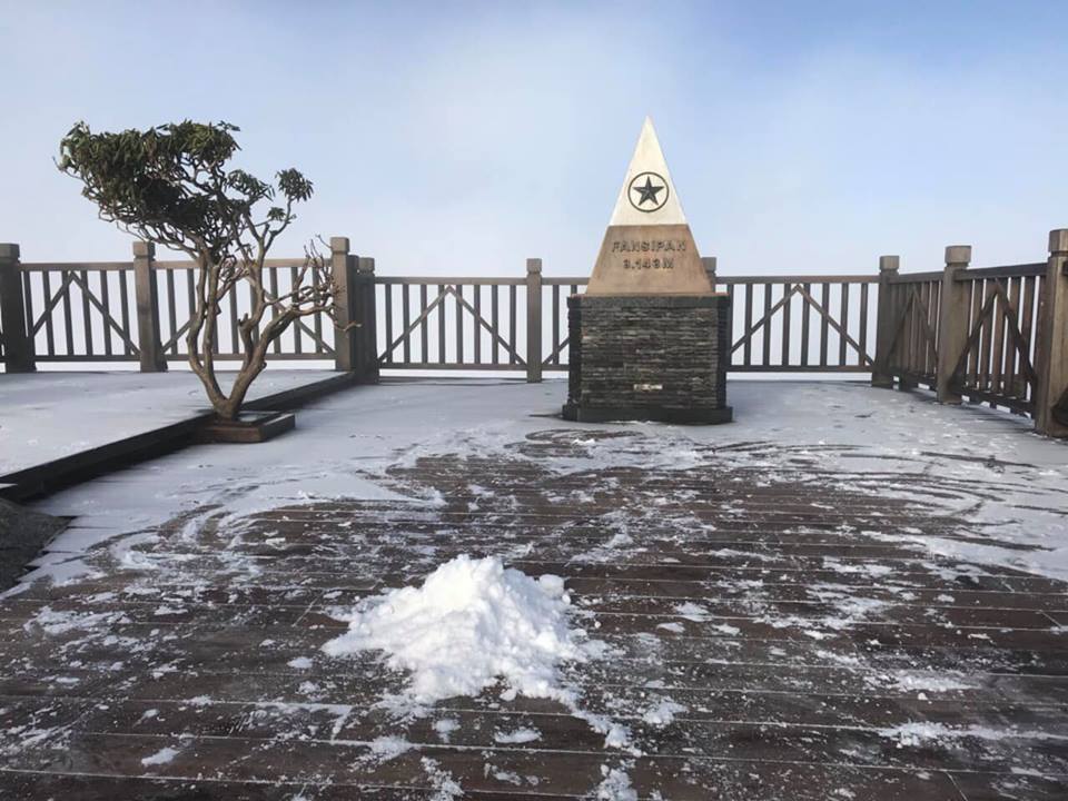 Clip: Băng tuyết phủ trắng xóa, đỉnh Fansipan đẹp mộng mơ - 1