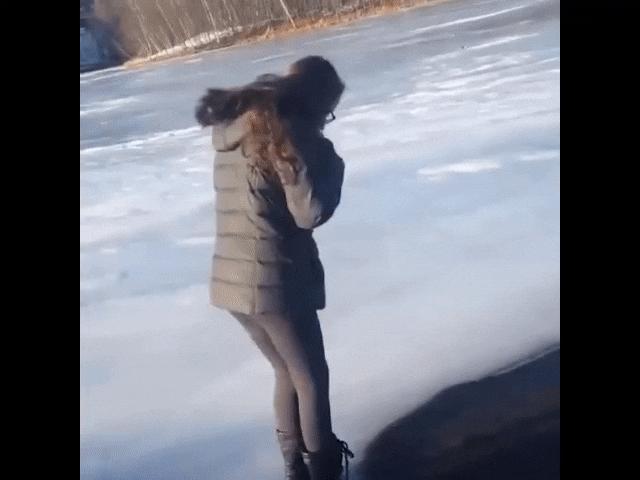 Video Clip Cười - Cái kết khó đỡ của những trò nghịch dại trong mùa đông