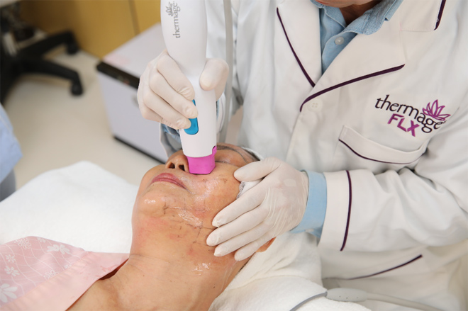 Dương Cẩm Lynh chi trăm triệu giúp mẹ trẻ lại đón Tết - 6