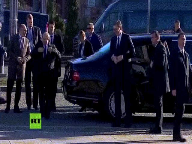 Siêu xe “boong-ke 4 bánh” của ông Putin gây chú ý ở Serbia