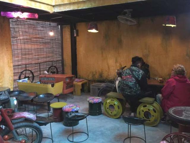 Kinh doanh - Dùng "rác" tạo không gian độc đáo, 3 chàng trai 8X khiến khách Tây trầm trồ