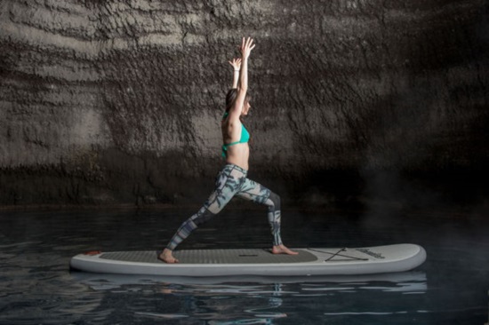 Tình cũ Lương Bằng Quang trổ tài tập yoga trên nước - 3