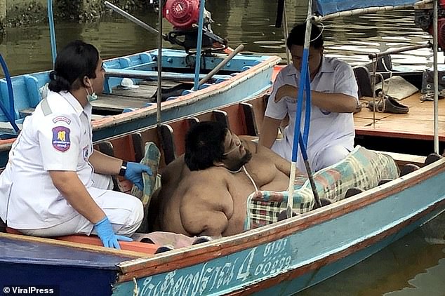 30 người vật lộn giải cứu thanh niên nặng hơn 300 kg ở Thái Lan - 2