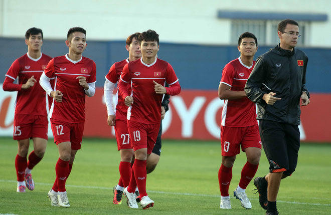 Nữ phóng viên Hàn Quốc xinh đẹp "săn" thầy Park & ĐT Việt Nam - 8