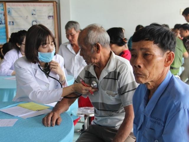 Tài chính - Bất động sản - Lộ chiêu phù phép đội giá khám bệnh, người nghèo gánh đủ