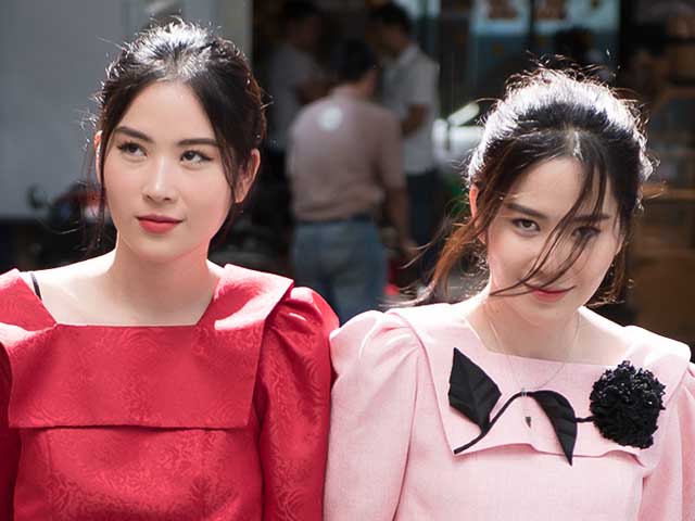 Giải trí - Chị em song sinh Nam Anh - Nam Em "gây náo loạn" khu phố khi xuất hiện