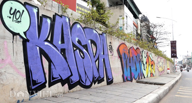 Đường trăm tỷ mới hoàn thành bị bôi bẩn hàng trăm hình vẽ graffiti - 8