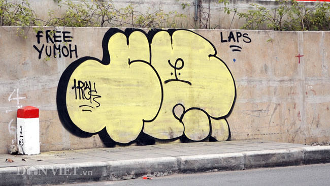 Đường trăm tỷ mới hoàn thành bị bôi bẩn hàng trăm hình vẽ graffiti - 2