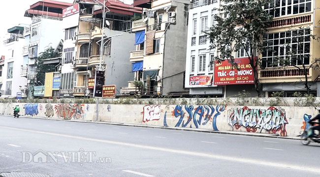 Đường trăm tỷ mới hoàn thành bị bôi bẩn hàng trăm hình vẽ graffiti - 7